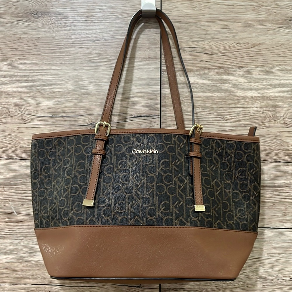 Calvin Klein shoulder bag like new